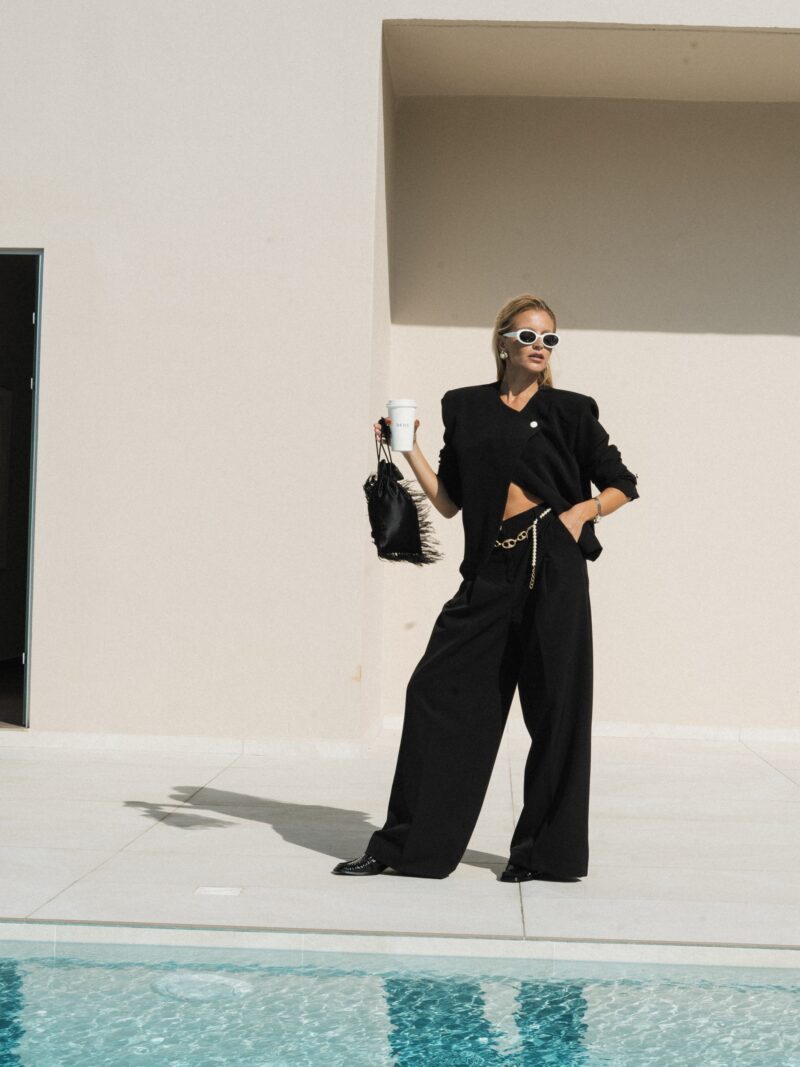 PLEATED WIDE-LEG PANTS